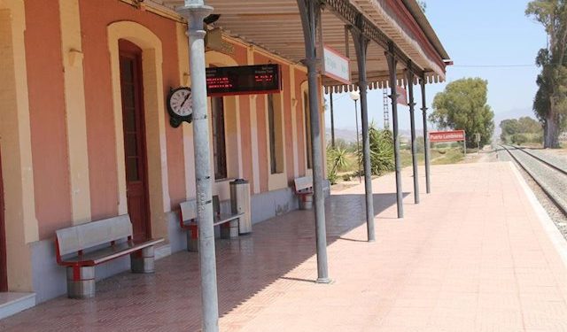 ADIF CIERRA LA VENTA DE BILLETES EN NUMEROSAS ESTACIONES DE LA RED