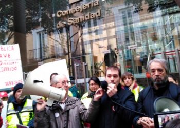 Trabajadores de urgencias y emergencias sanitarias de Madrid entregan 50.000 firmas