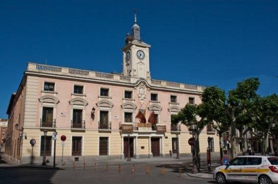 El Ayuntamiento de Alcalá sigue expedientando