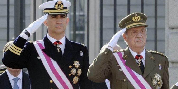 Felipe de Borbón: No queremos que renuncies a tus herencias, queremos tu abdicación
