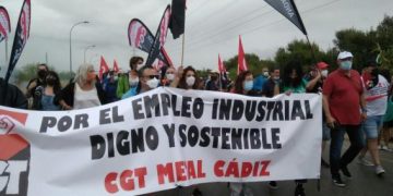 Masiva manifestación contra el cierre de Airbus Puerto Real en Cádiz